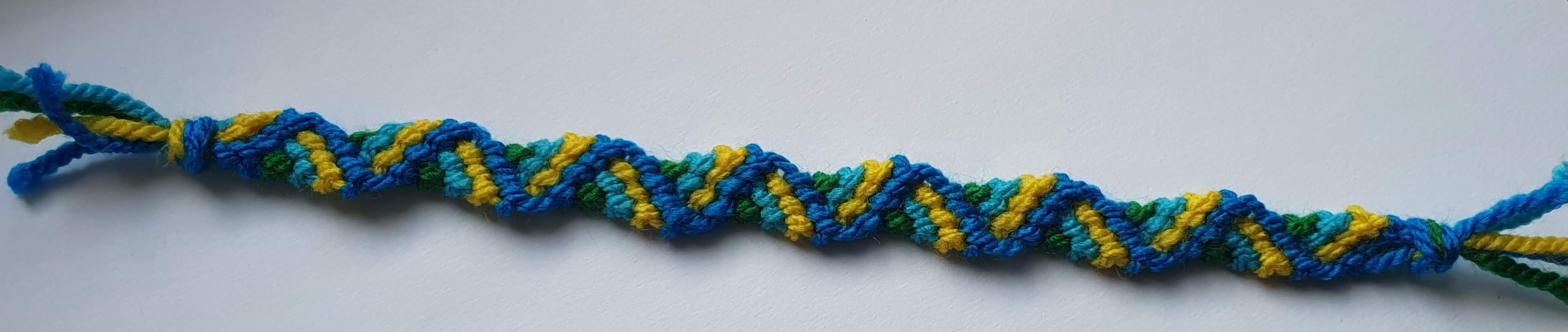Bracelet with coloured zigzags, looking like a folded ribbon